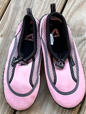 Surf Style Pink & Black Mesh Water Shoes Aqua Socks Women's Size 7 Toggle Cord